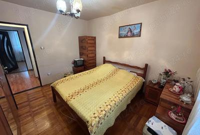 Apartament 3 camere, decomandat - zona Cetate - 1