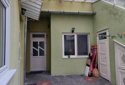 Vand apartament la casa