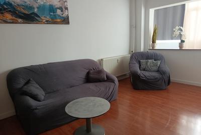 Ofer spre închiriere un apartament generos cu 3 camere, decomandat RENOVAT Ofer spre închiriere un apartament generos cu 3 camere, decomandat RENOVAT - 3