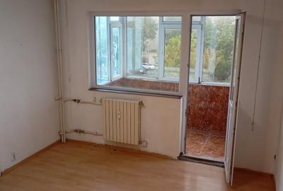 Propietar,vand apartament 2 camere semidecomandat in Constanta, Str.IL Caragiale - 2