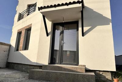 Casă cu 4 camere cu Teren 260 Mp în Central - 1
