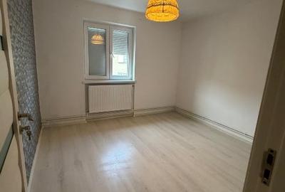 Apartament de vânzare - 3