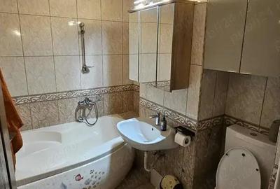 Apartament cu 3 camere decomandat în Soarelui