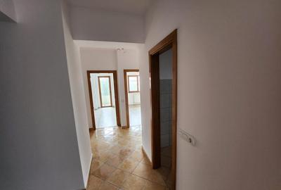 SEMICENTRAL - 3 camere 127 mp utili , parter inalt , bloc 20 - 3