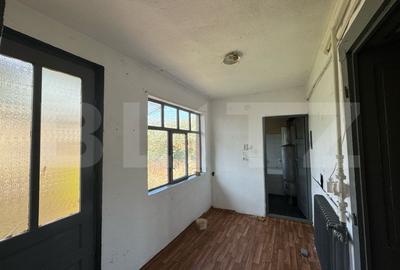 Casa de vanzare, cu 3 camere, 57 mp, zona Simeria
