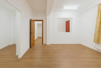 Spațiu comercial, de 81 mp, în Central - 9