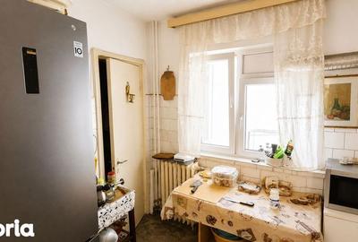 Apartament cu 3 camere decomandat în Gara de Nord