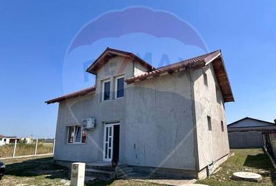 Casa de vanzare la gri cu 4 camere,teren 552mp in Les