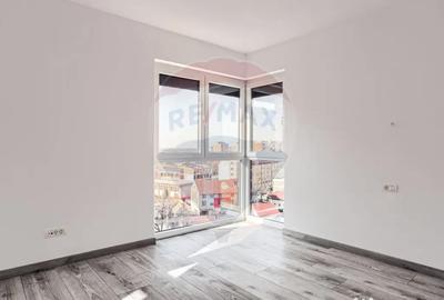 Apartament cu 3 camere decomandat în UTA - 7