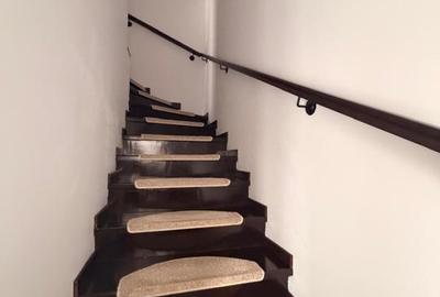 Casă individuală cu 3 camere cu Teren 150 Mp în Tractorul - 15