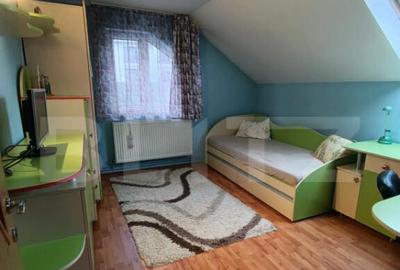 Casa de vanzare, cu 5 camere ?i un teren de 600 mp, zona u - 25