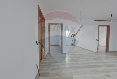 Mansarda de vanzare, 81mp, str Cetatii. Comision 0% - 7