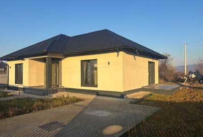 Casa noua, din caramida, cu 3 camere in Bucium - 1