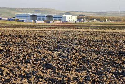 Teren de 6100 mp, în Stroiești