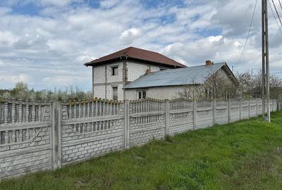 Casă cu Teren 3500 Mp în Rast - 3