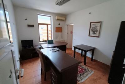 Dacia vila  utilata  pentr restaurant parter etaj curte  terasa 400`mp - 7