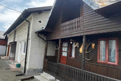 Casă cu 4 camere în Central - 2