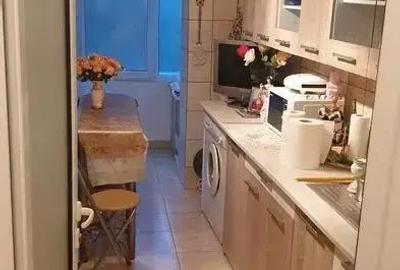Garsonieră decomandată în Girocului