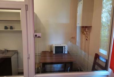 Apartament cu 1 camera, etajul 1/4, zona Baza 3 - 4