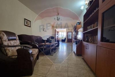 Casa / Vila cu 8 camere de vanzare in zona Coiciu - 1