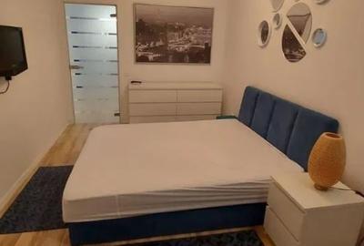 Apartament cu 2 camere semidecomandat, mobilat în P-ța Alba Iulia