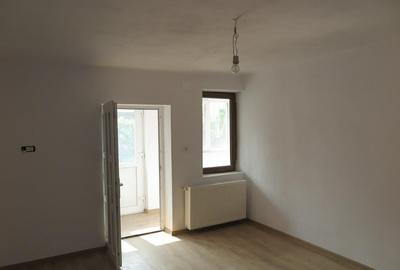 Casa - Vladimirescu, pe soseaua principala - 4