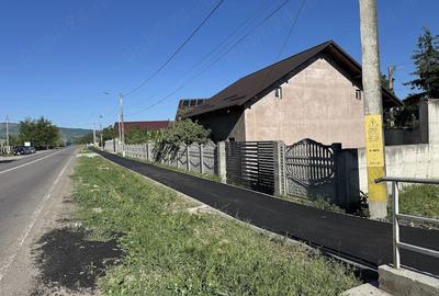 Casă cu 4 camere cu Teren 1300 Mp în Târgu Trotuș - 3