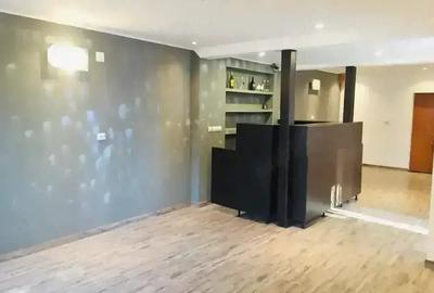 Spațiu comercial, de 200 mp, în Central - 1
