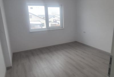 Casă cu 4 camere cu Teren 440 Mp în Berceni - 9