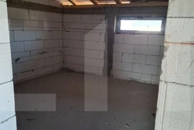 Casă cu 4 camere cu Teren 519 Mp în Piatra