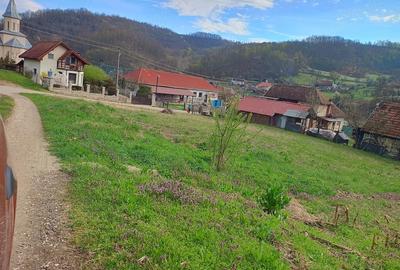 Teren de 820 mp, în Săliștioara