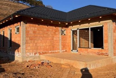 Casă cu 4 camere cu Teren 2000 Mp în Baciu
