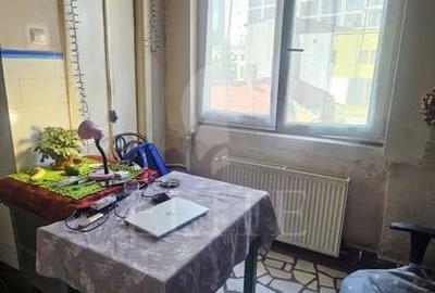 Apartament cu 3 camere semidecomandat în Central - 6