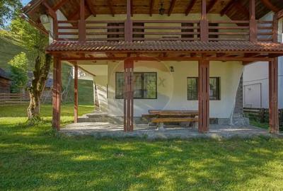 Casă cu 5 camere cu Teren 4200 Mp în Moieciu - 1
