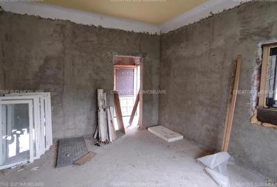 Sinaia / Peles - Vila D + P + M - 10 Camere - 260 mp utili - 700 mp teren - 9