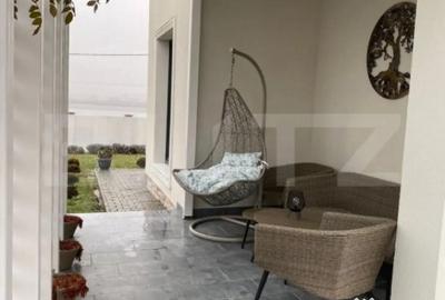 Casă cu 7 camere cu Teren 3500 Mp în Mociu - 2