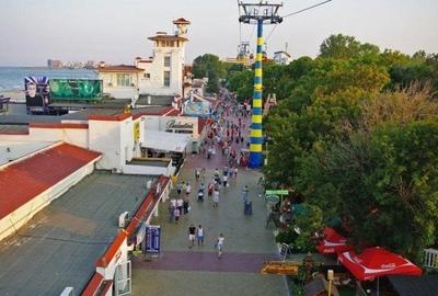 Teren cu vad comercial in Piateta Hotel Cazino Mamaia / POT 70% - CUT 4 - 6