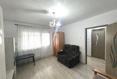 Garsoniera decomandata, Centru - 3