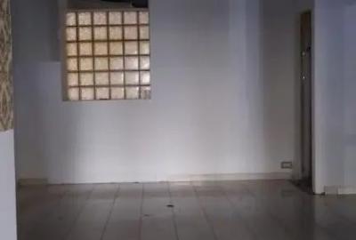 Spațiu comercial, de 160 mp, în Central - 4