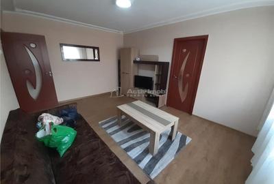 Apartament cu 2 camere semidecomandat în Micro III