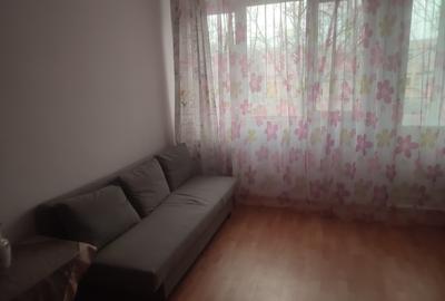 Apartament semidecomandat în Jiului