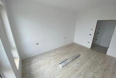 Apartament cu 3 camere semidecomandat în Giroc - 1