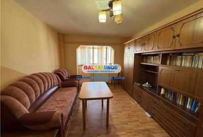 Apartament cu 4 camere decomandat, mobilat în 9 Mai - 12
