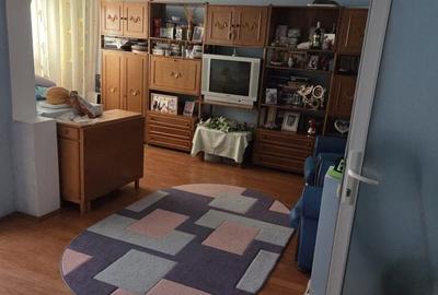 Apartament cu 4 camere decomandat în Zimnicea - 1