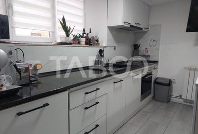 Apartament renovat complet 47 mp 3 camere str Tesatorilor Cisnadie - 2