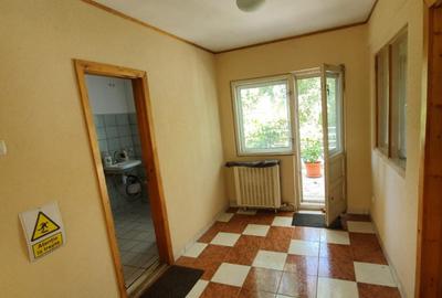 Spațiu comercial, de 140 mp, în Central - 3