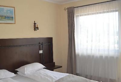 Casă cu 10 camere cu Teren 580 Mp în Poiana Țapului - 15