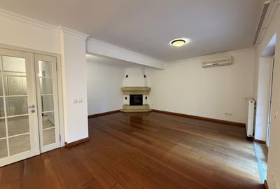 Vila semimobilata  cu 3 dormitoare, piscina exterioara, complex - 4