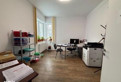 Casă cu 7 camere cu Teren 500 Mp în Central