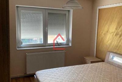 Apartament cu 2 camere decomandat în Podul de Fier